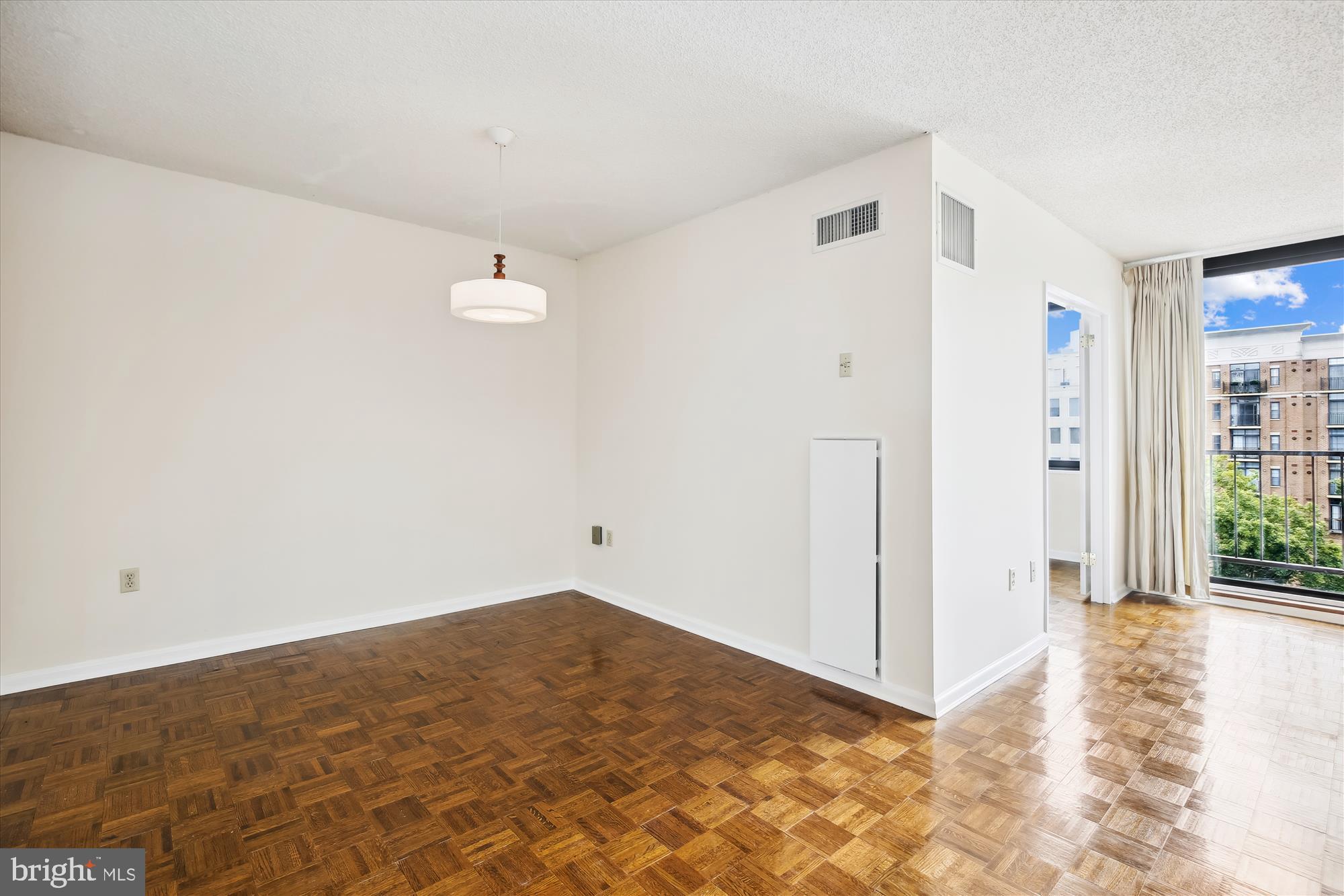 2555 Pennsylvania Ave NW #914