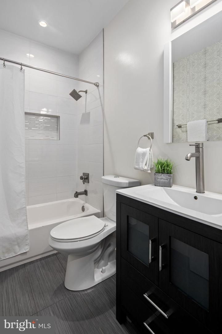 1117 Allison Street NW Unit: 2