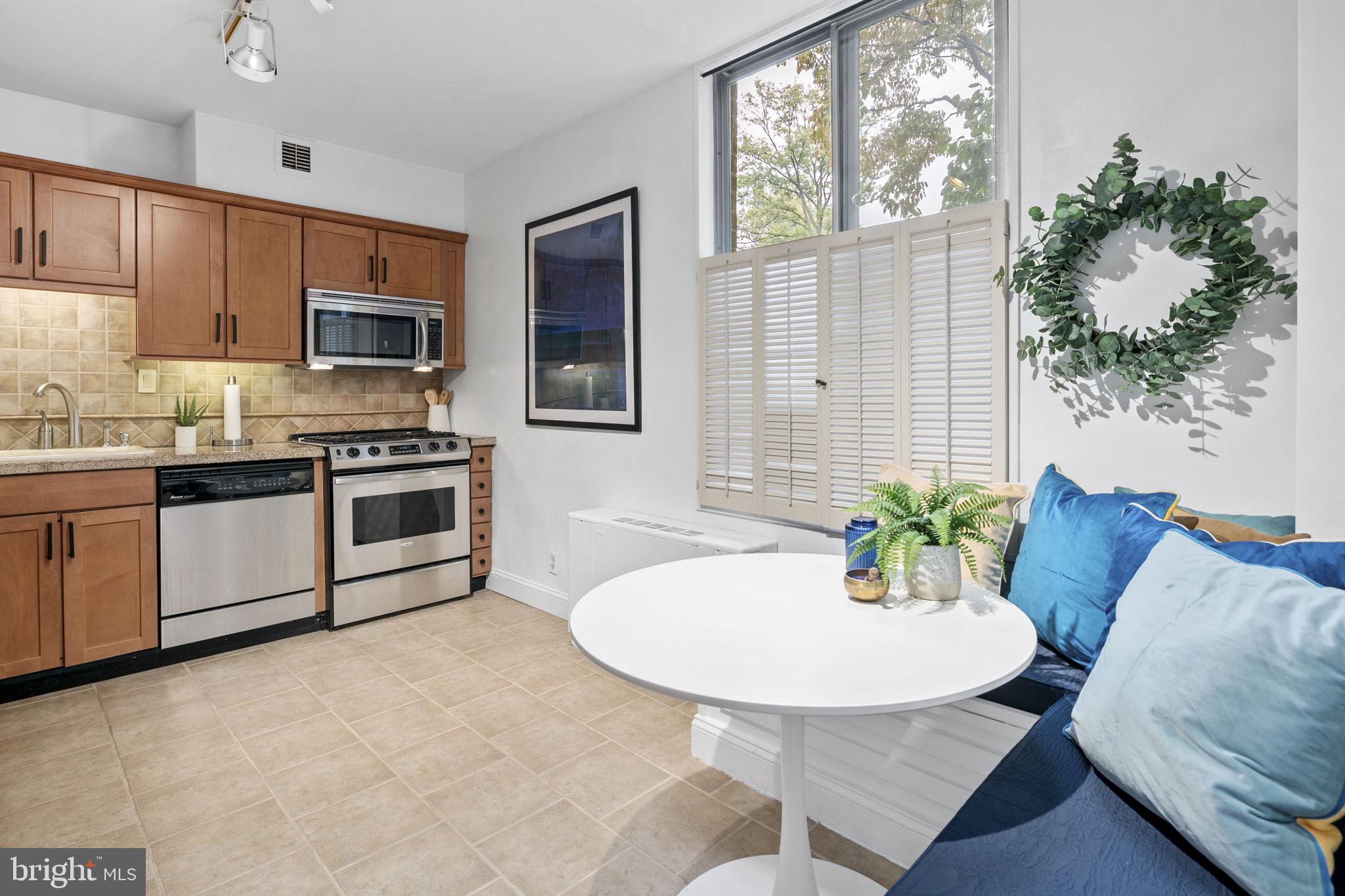 4100 Cathedral Avenue NW Unit: 716