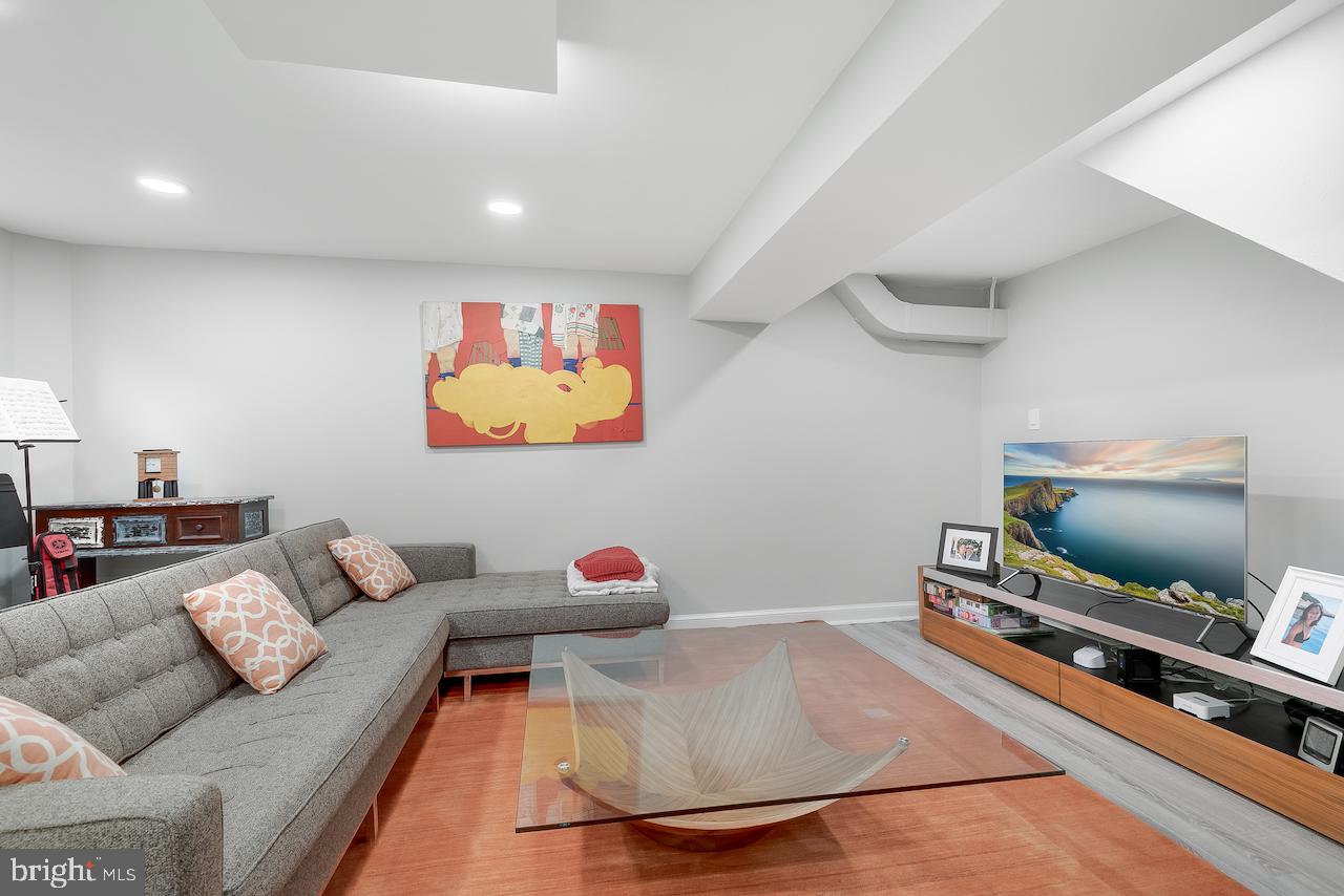 4509 Butterworth Pl NW