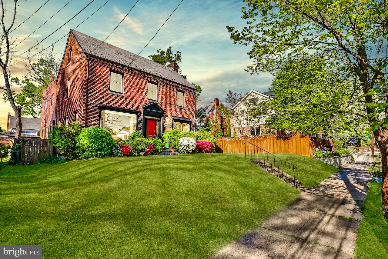 4509 Butterworth Pl NW