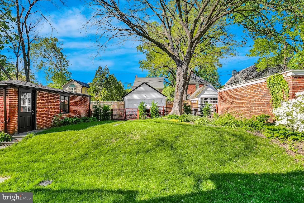 4509 Butterworth Pl NW