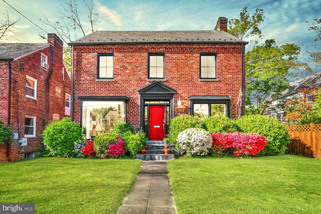 4509 Butterworth Pl NW