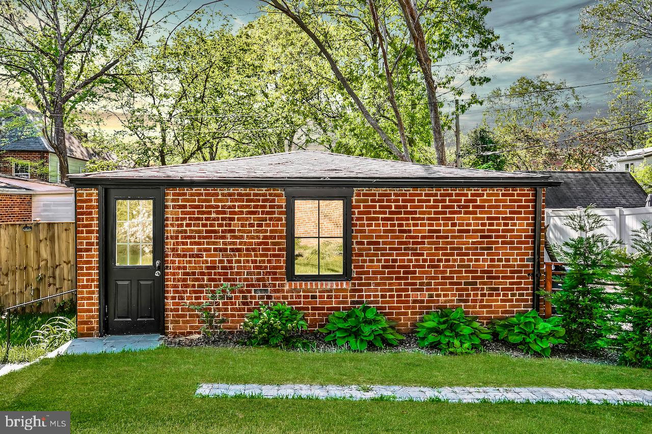 4509 Butterworth Pl NW