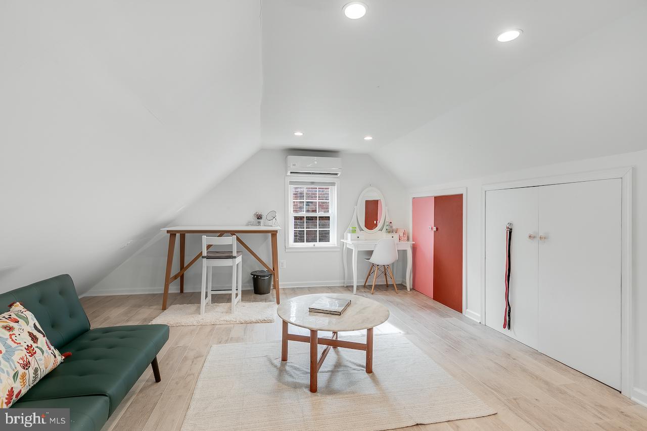 4509 Butterworth Pl NW