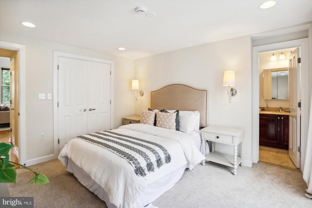 1421 Chapin St NW #32