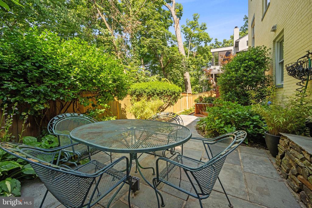 2808 29th Pl NW