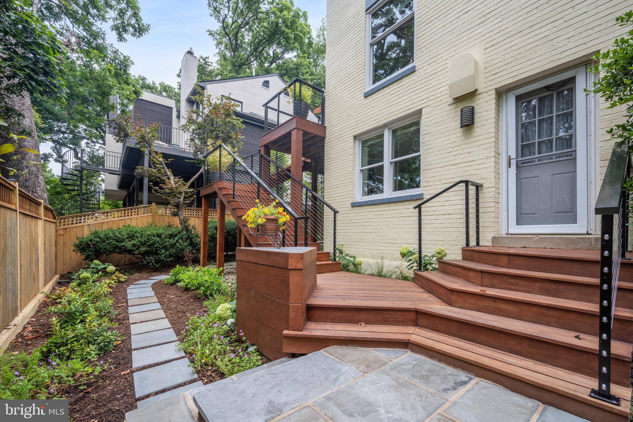 2808 29th Pl NW