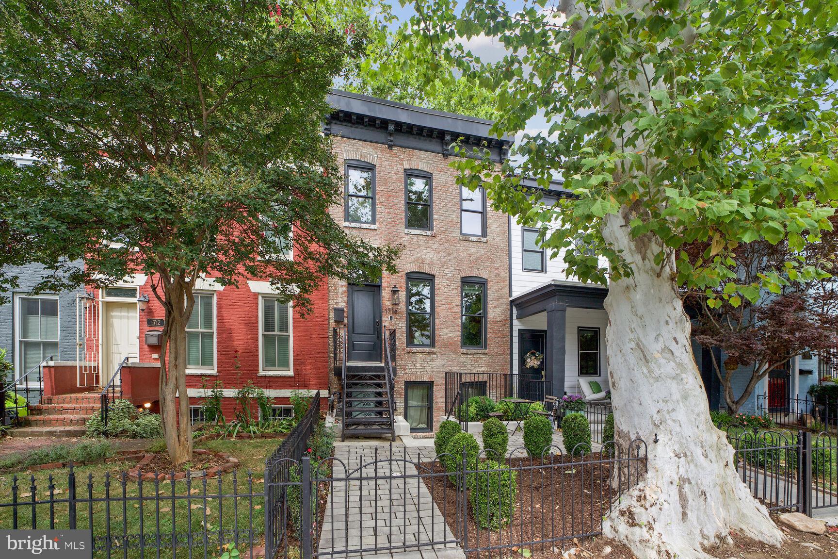1714 10th St NW