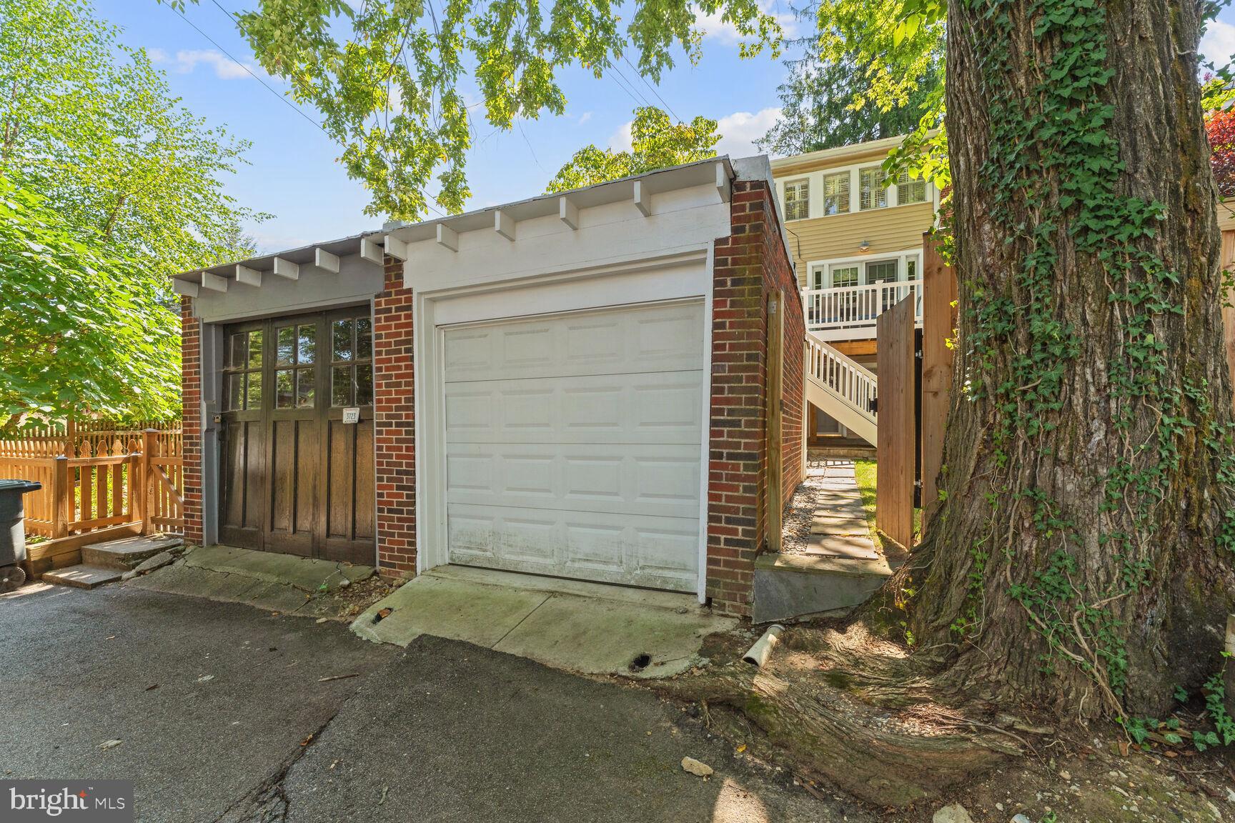 3725 Veazey St NW