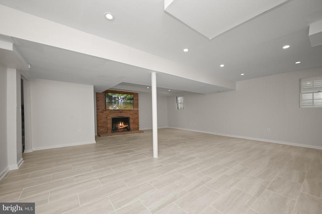 4255 Fordham Rd NW