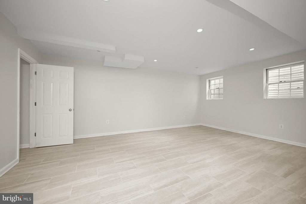 4255 Fordham Rd NW