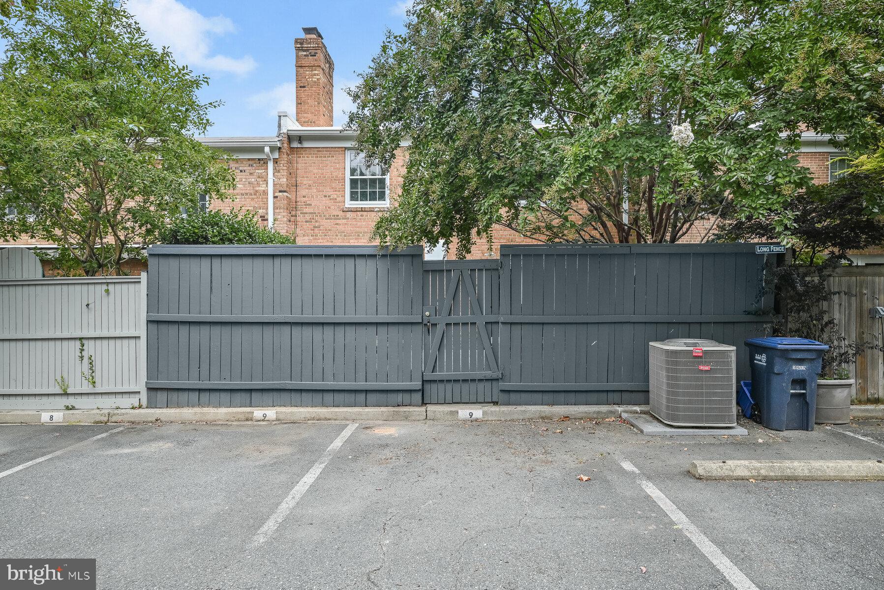 4255 Fordham Rd NW