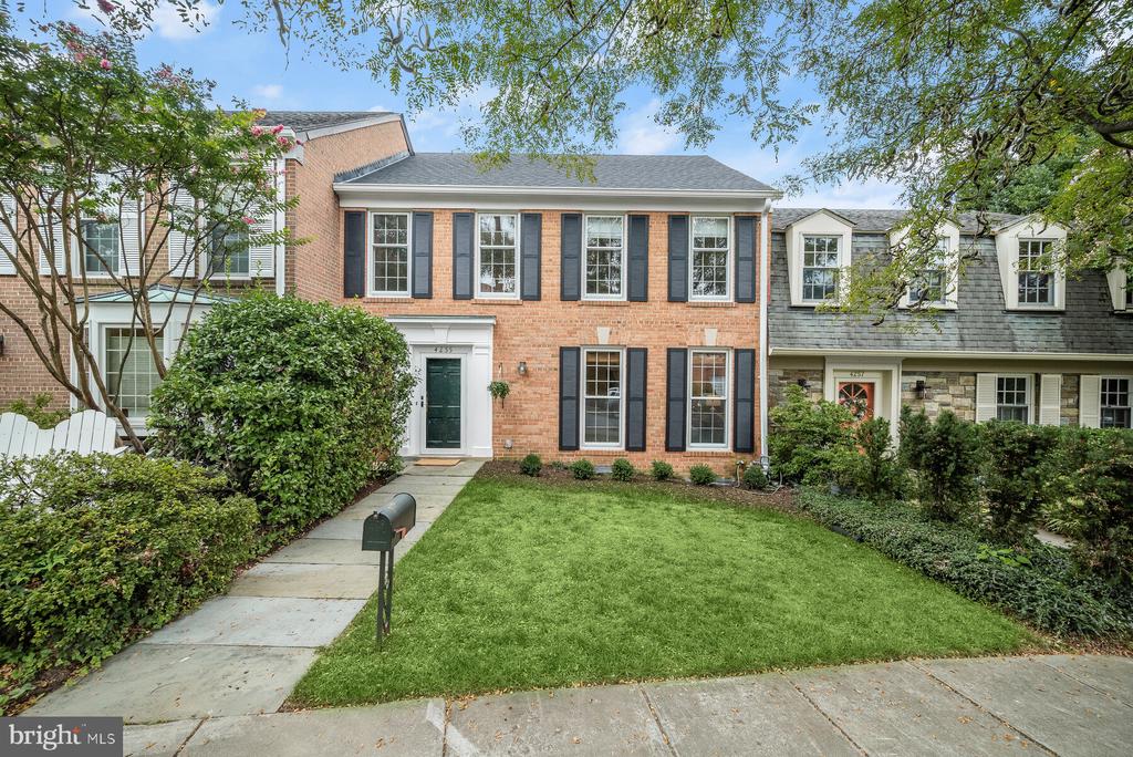 4255 Fordham Rd NW