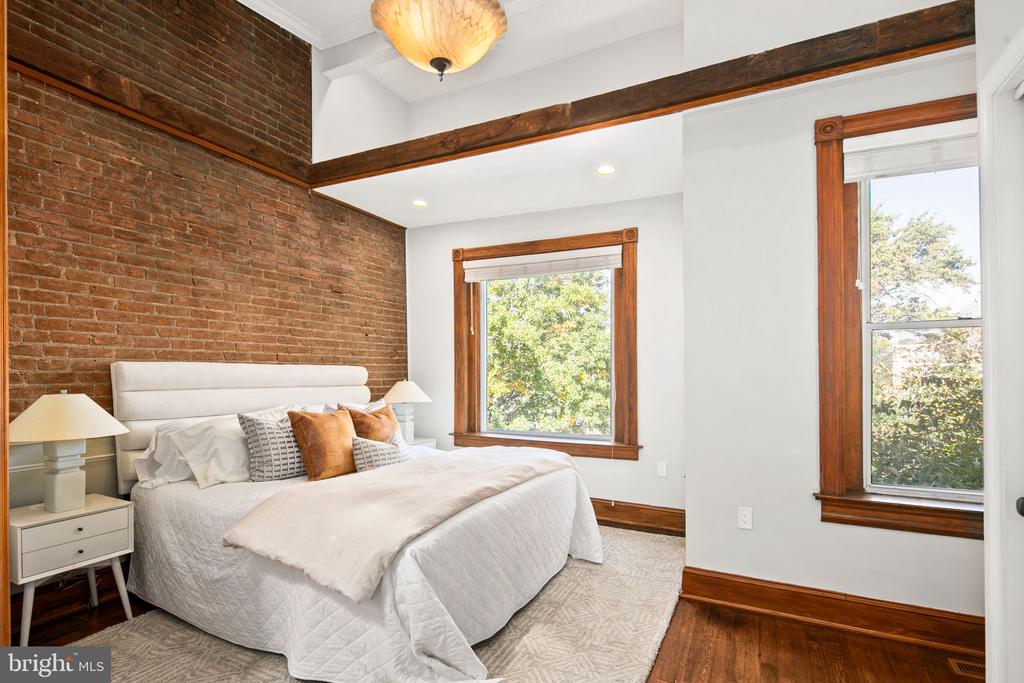 403 K St NE