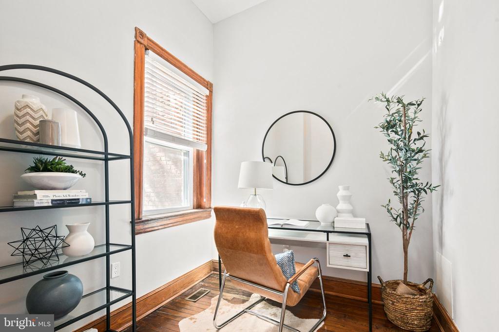 403 K St NE