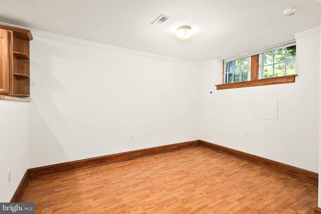 403 K St NE