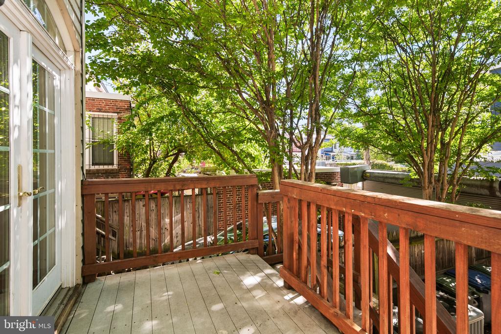 403 K St NE