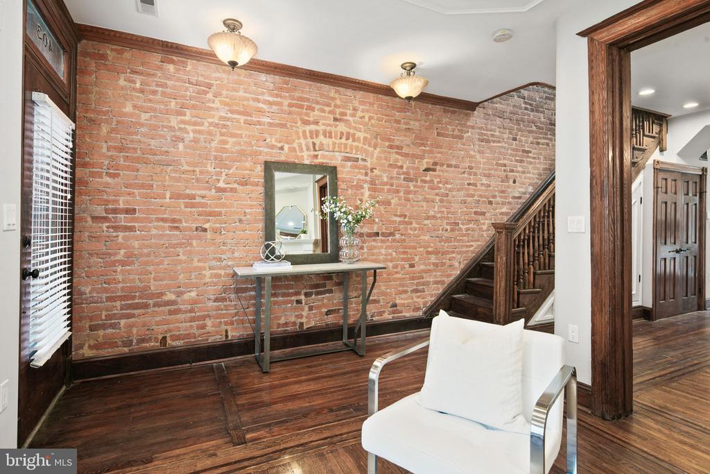 403 K St NE