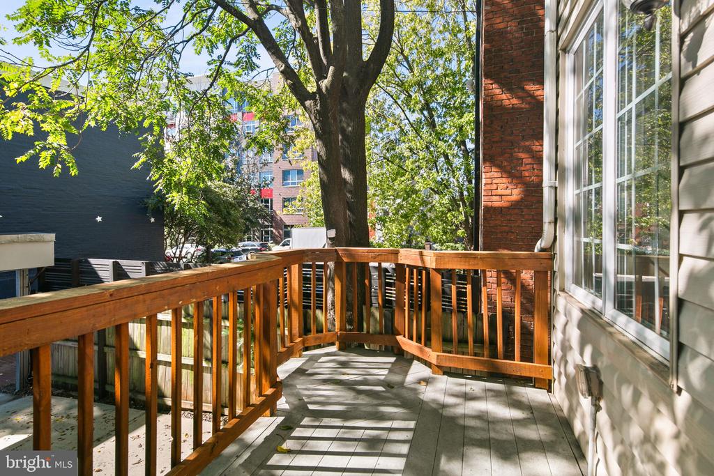 403 K St NE