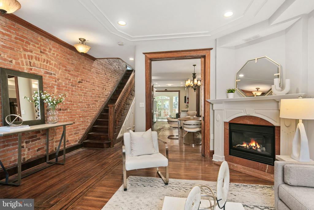 403 K St NE