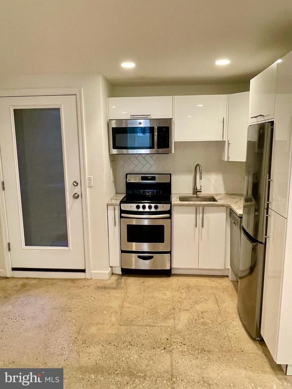 451 M ST NW #B