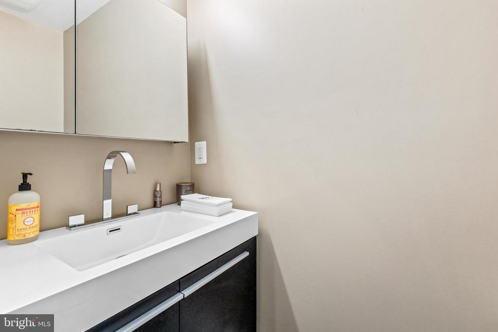 526 Lamont St NW #5