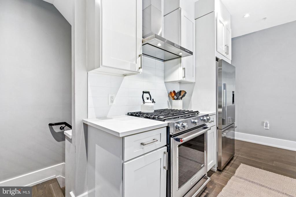 526 Lamont St NW #5