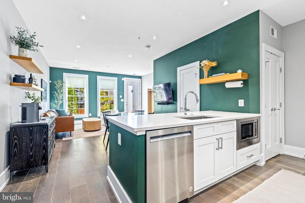 526 Lamont St NW #5