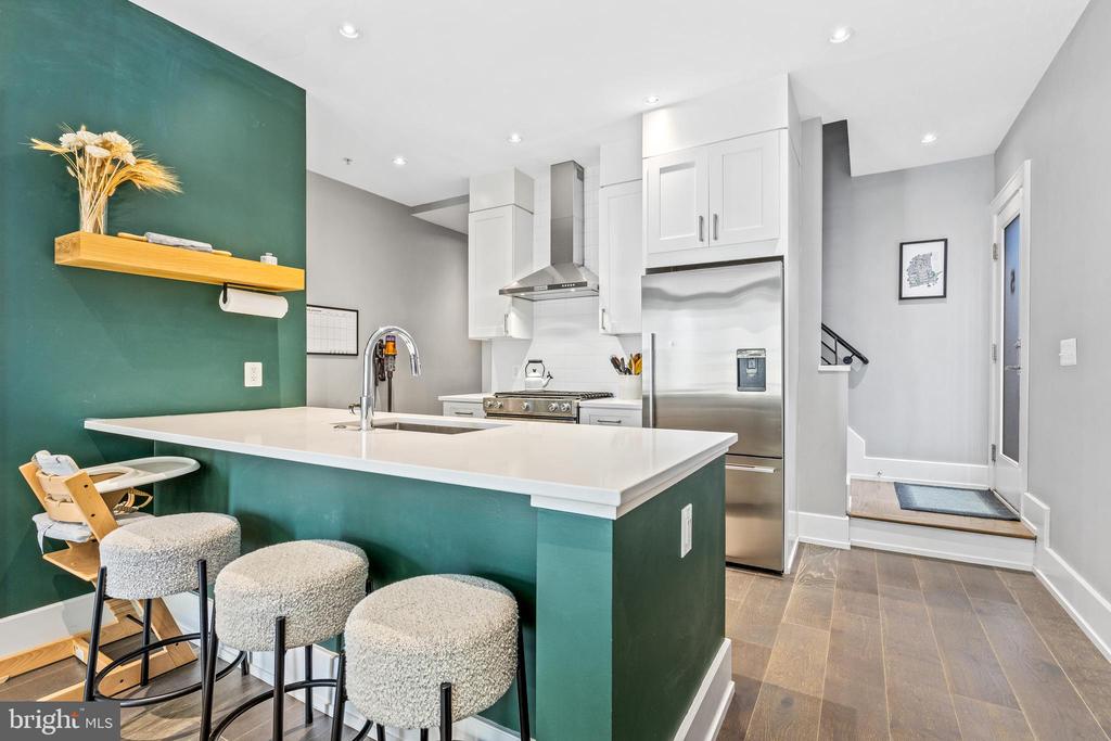 526 Lamont St NW #5