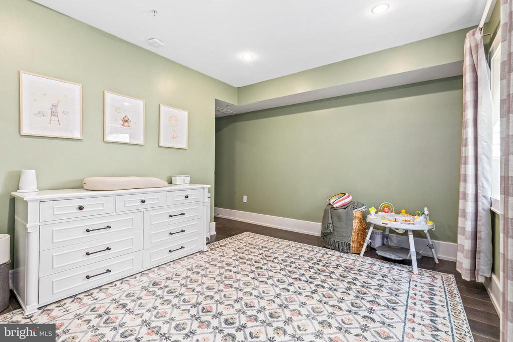 526 Lamont St NW #5