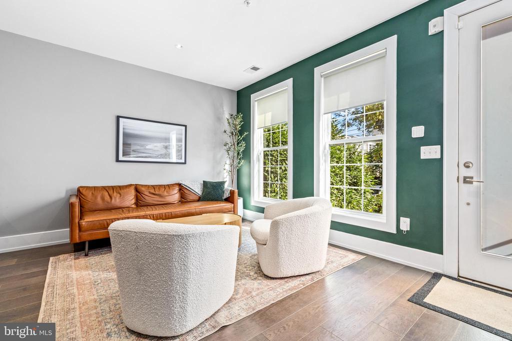 526 Lamont St NW #5