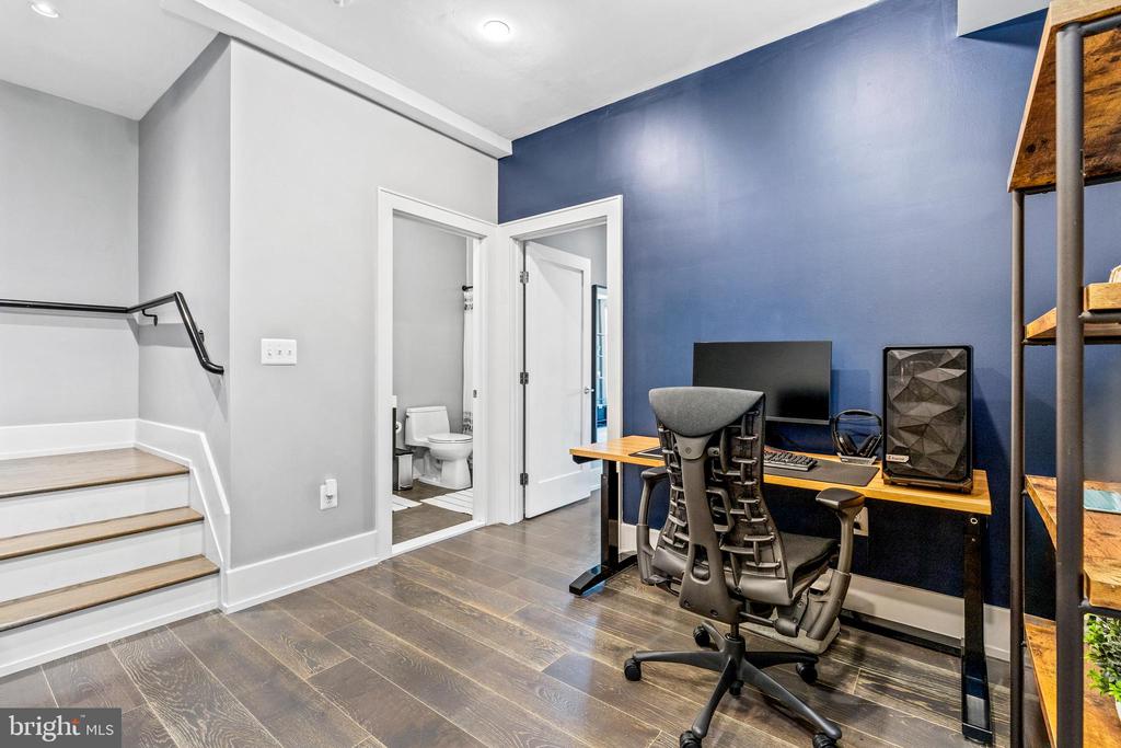 526 Lamont St NW #5