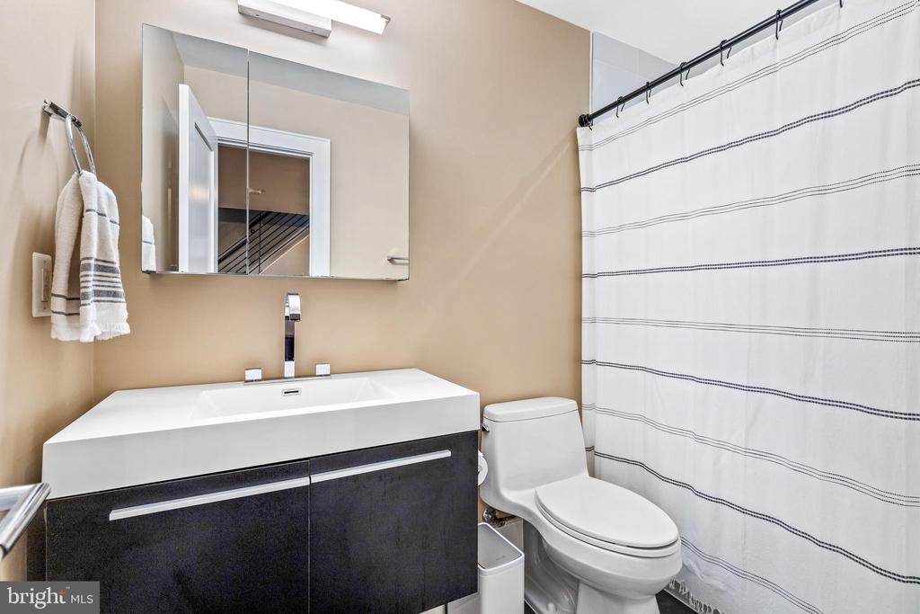 526 Lamont St NW #5