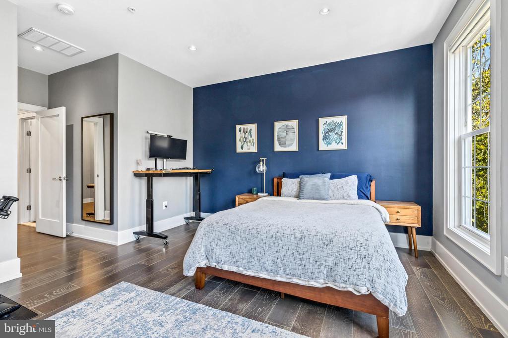 526 Lamont St NW #5