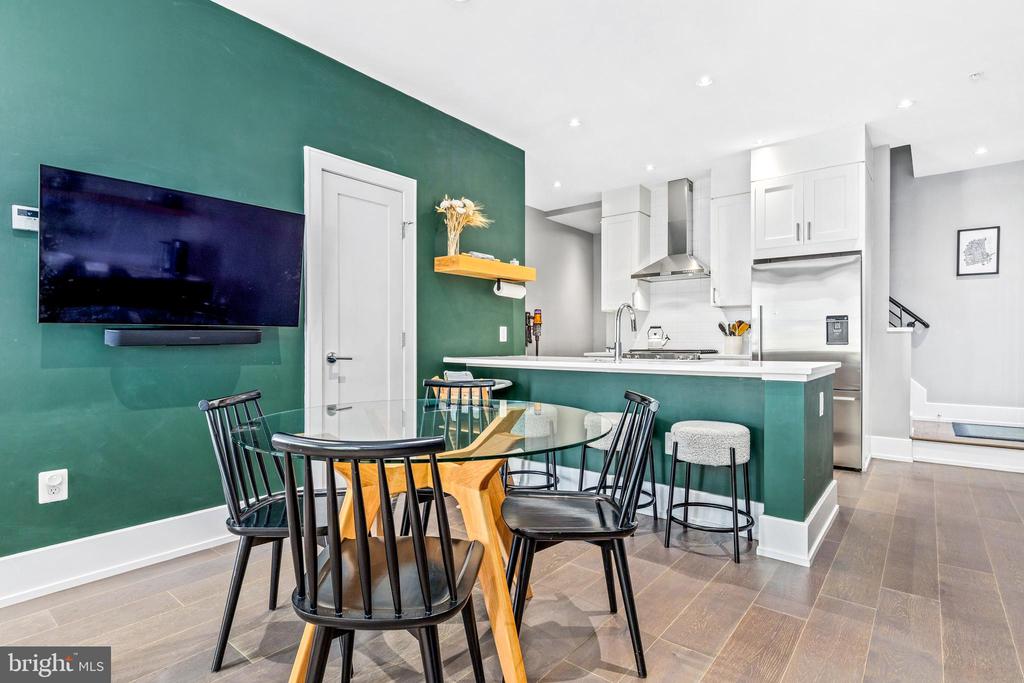 526 Lamont St NW #5