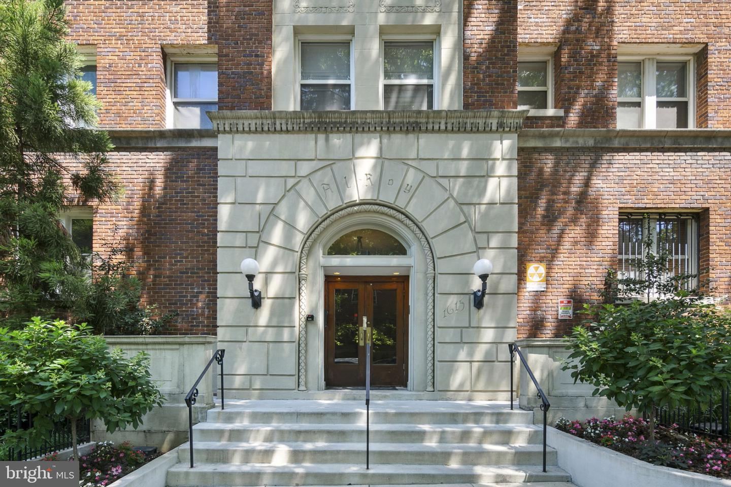 1615 Kenyon St NW #52