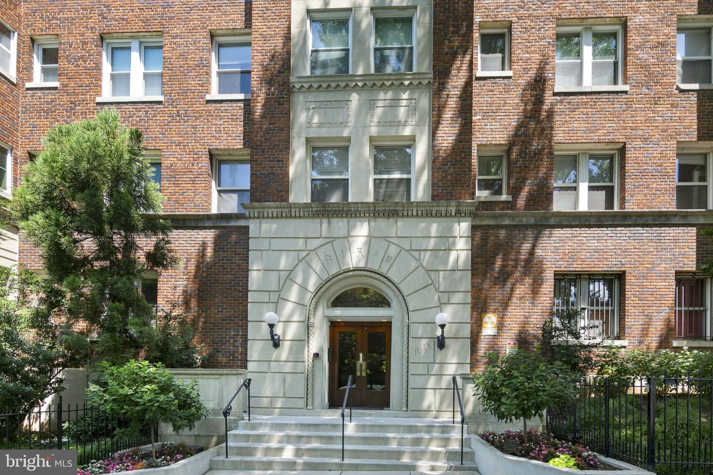 1615 Kenyon St NW #52