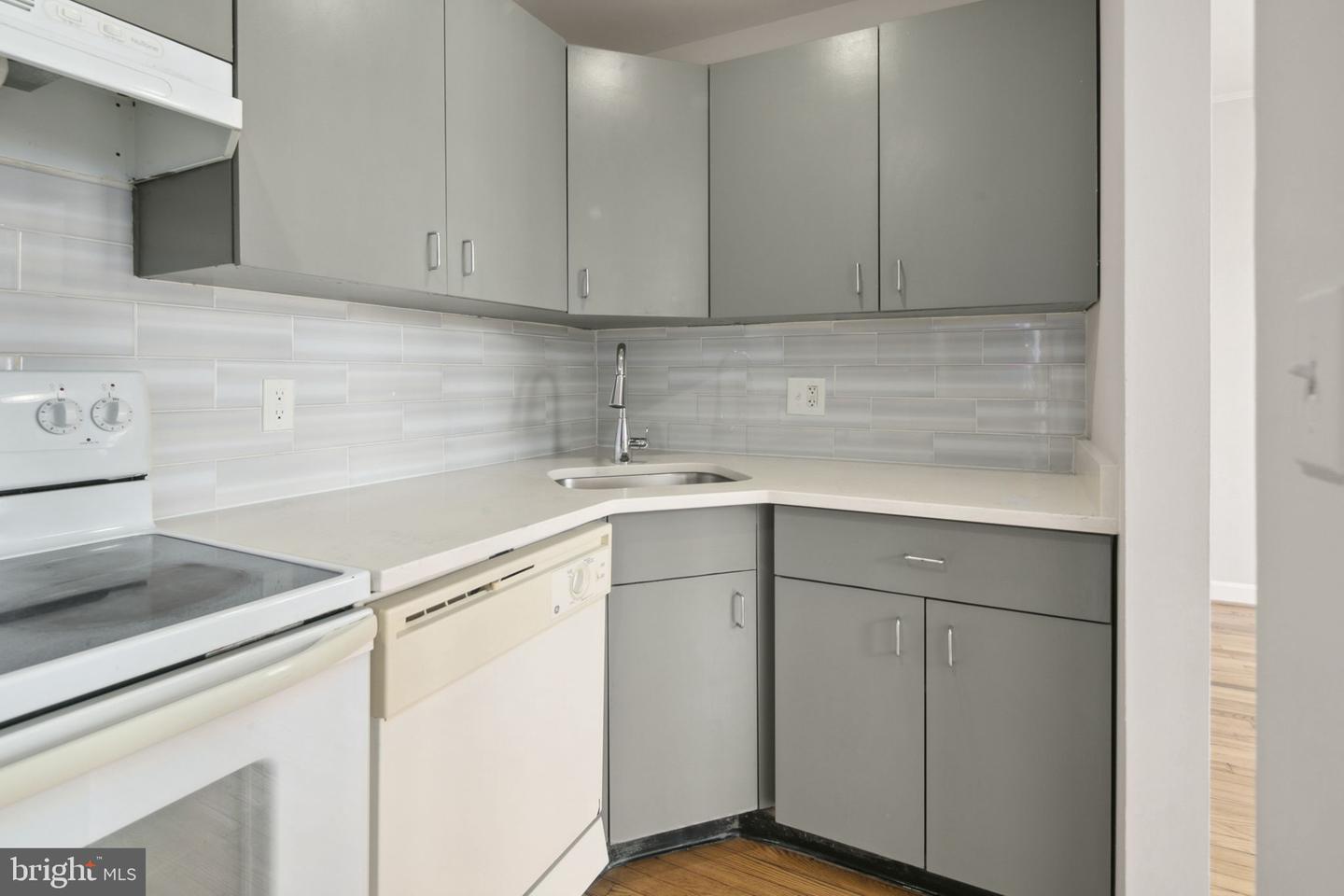 1615 Kenyon St NW #52