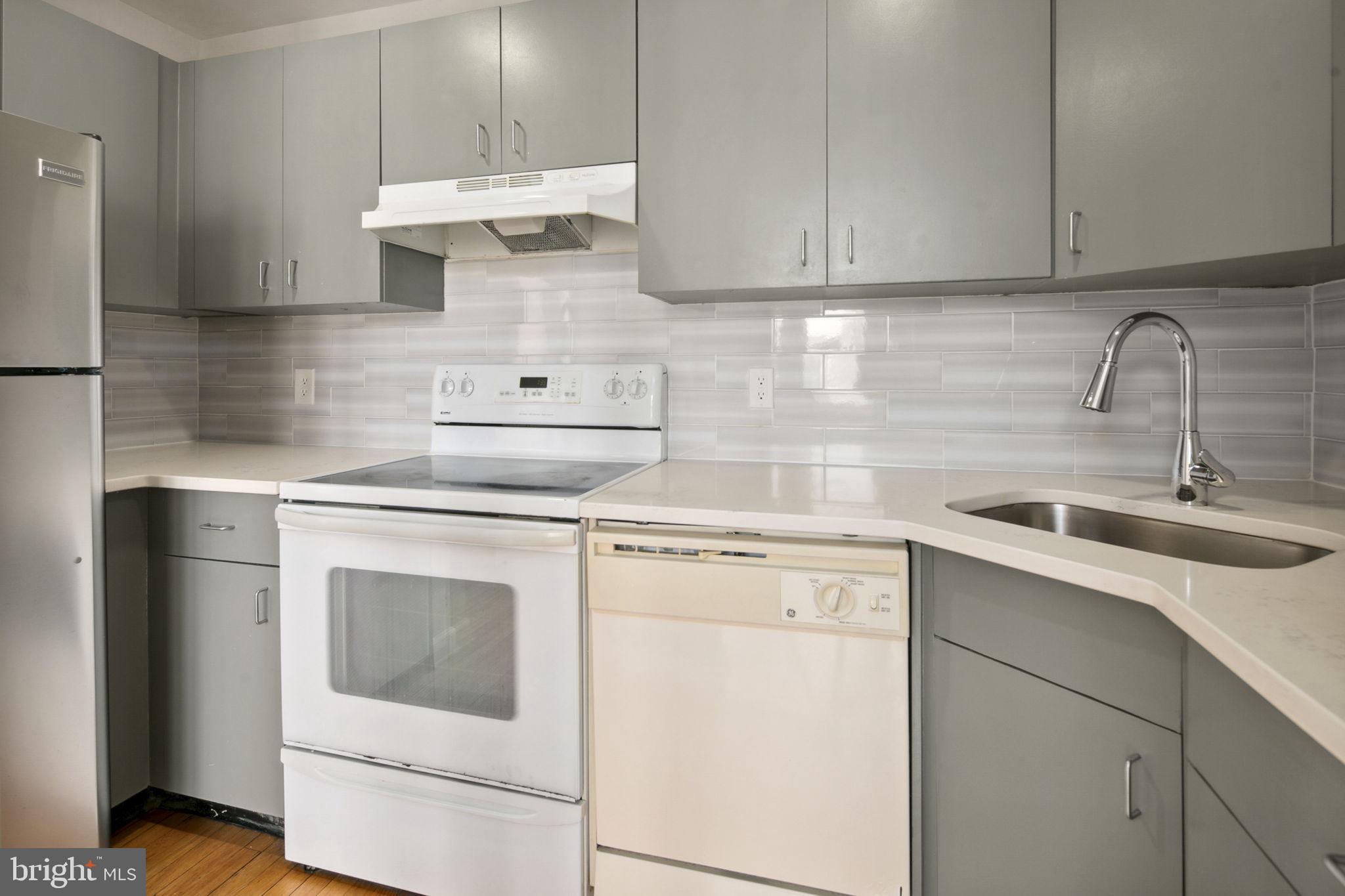 1615 Kenyon St NW #52
