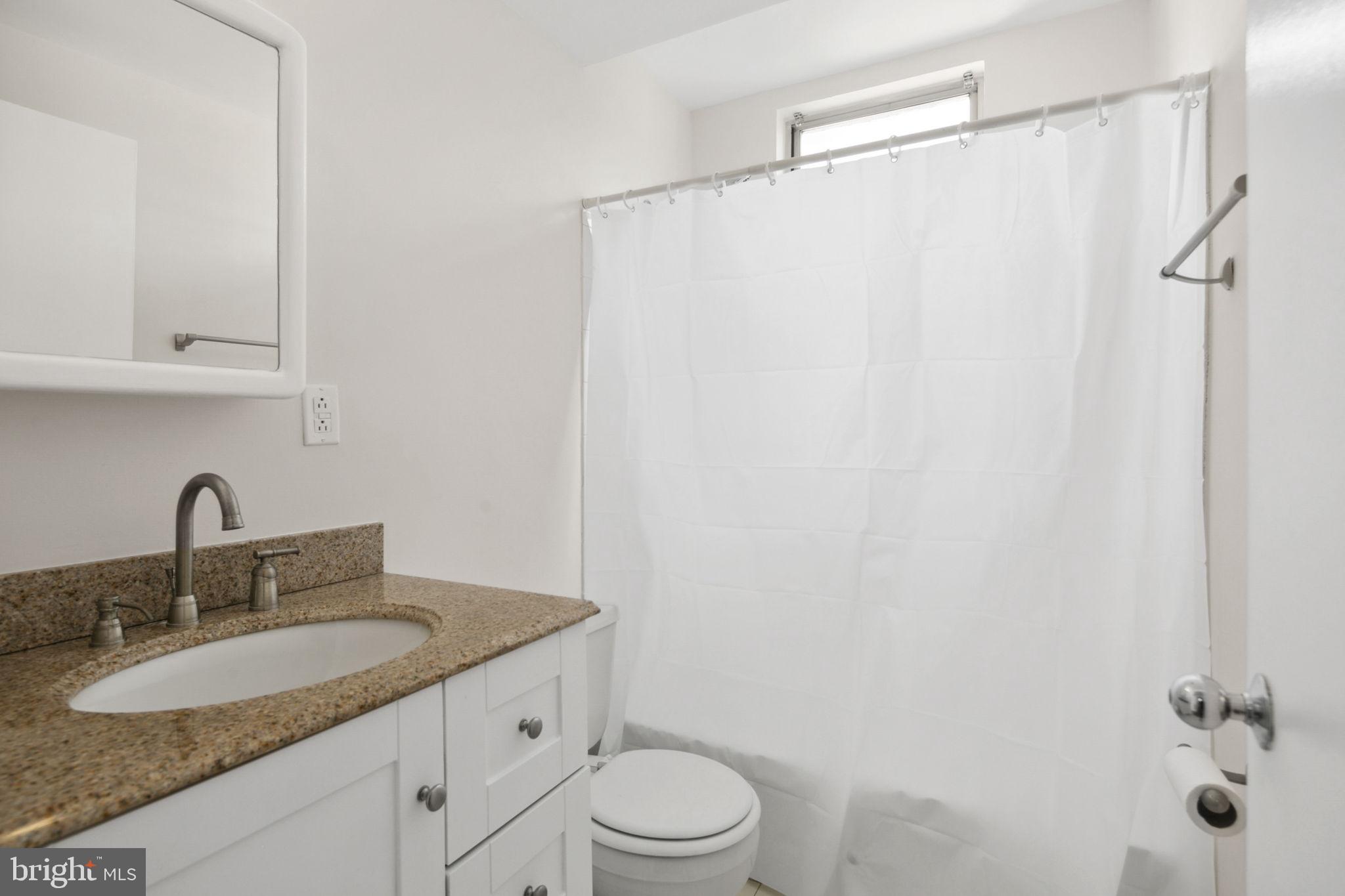 1615 Kenyon St NW #52