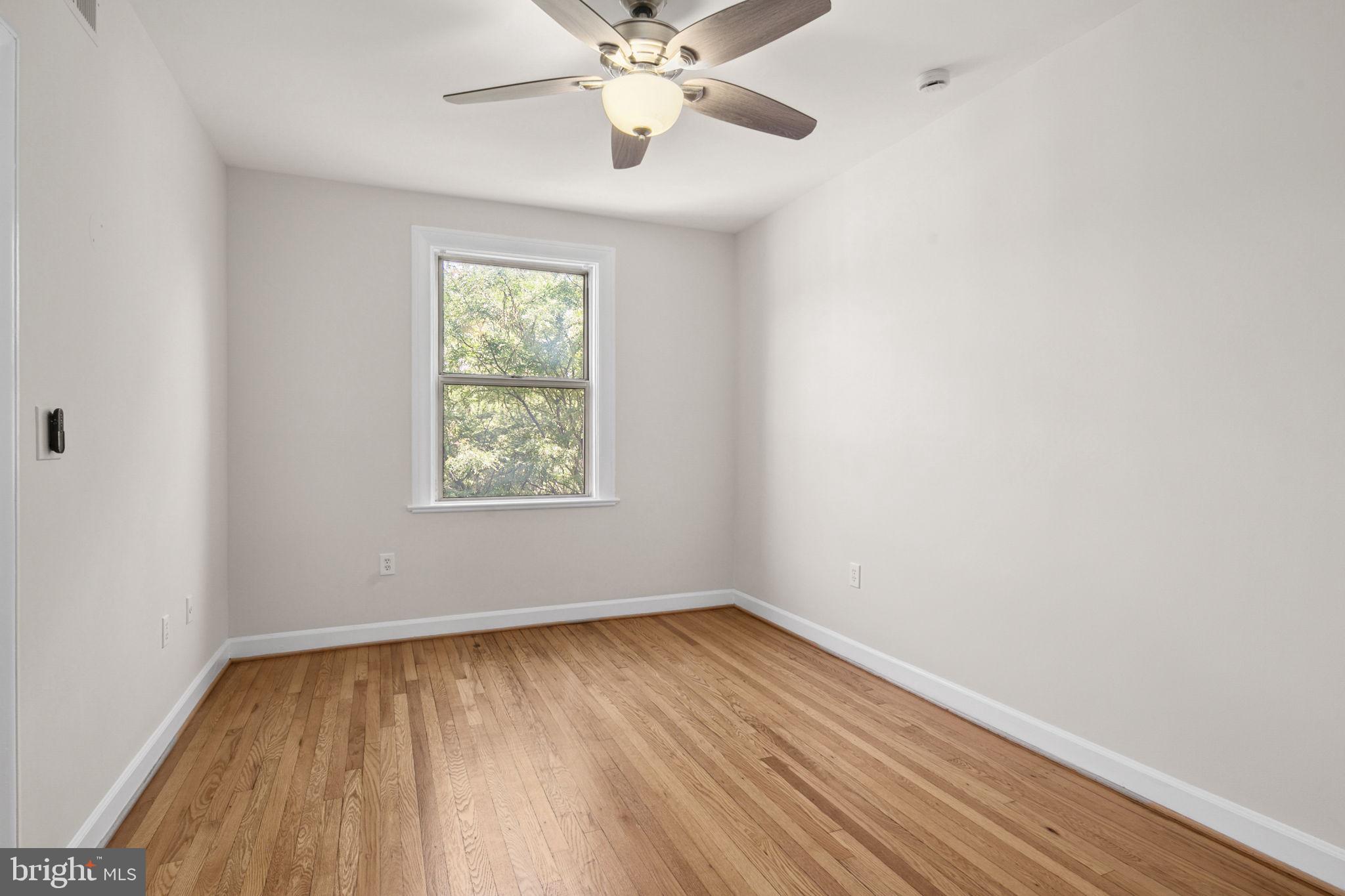 1615 Kenyon St NW #52