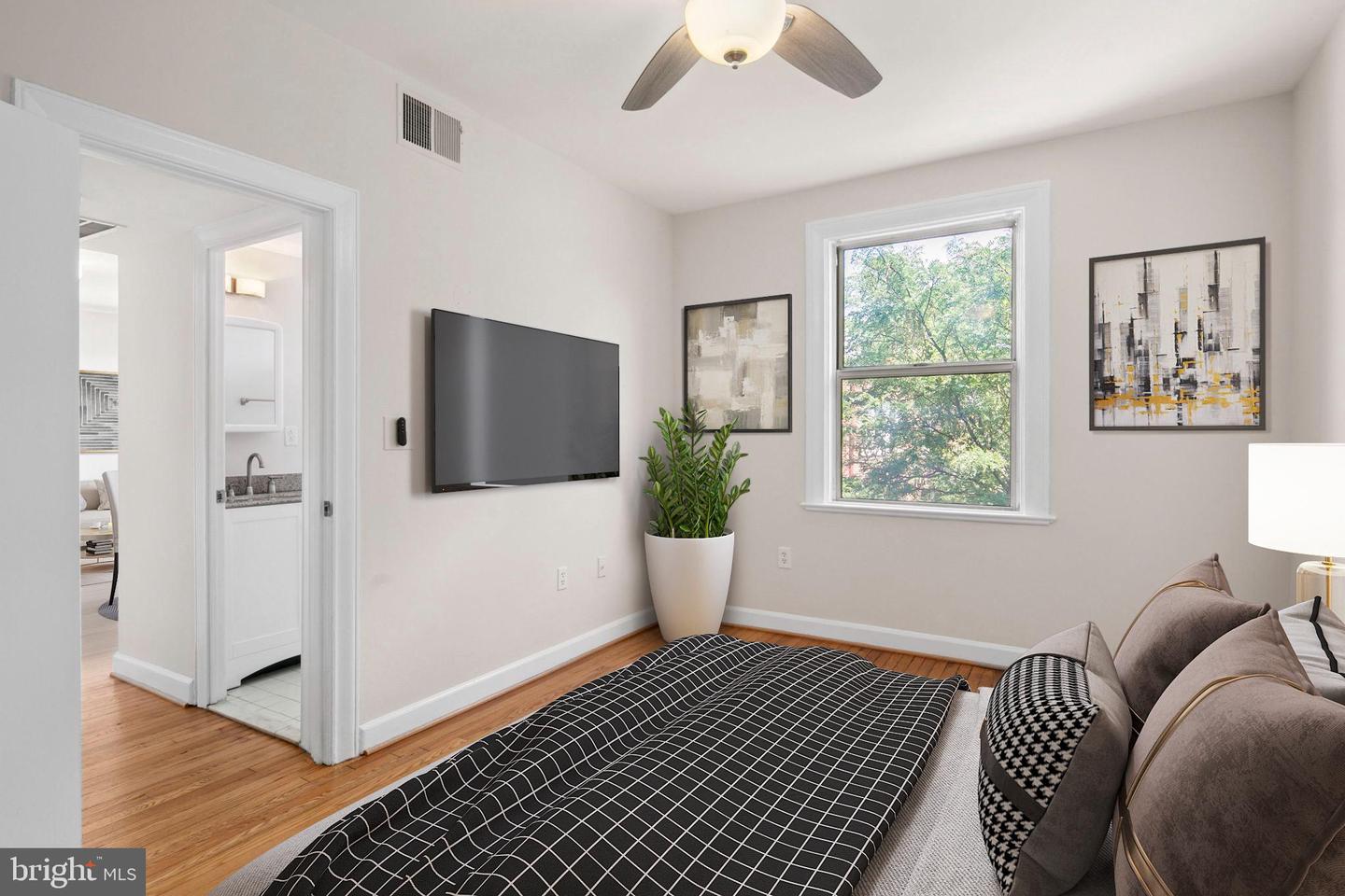 1615 Kenyon St NW #52