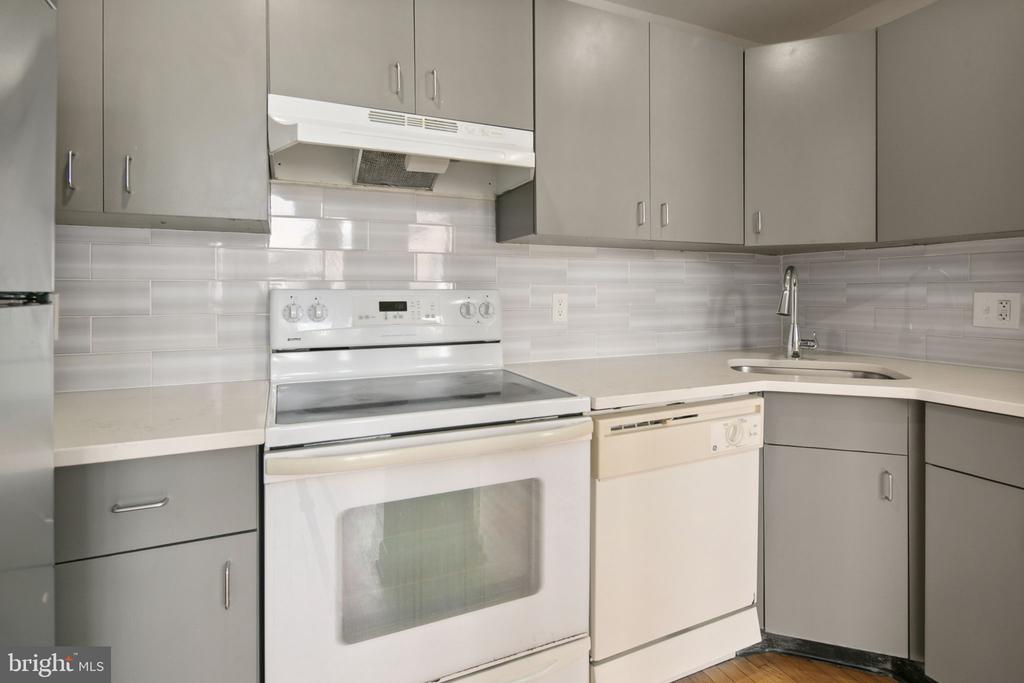 1615 Kenyon St NW #52