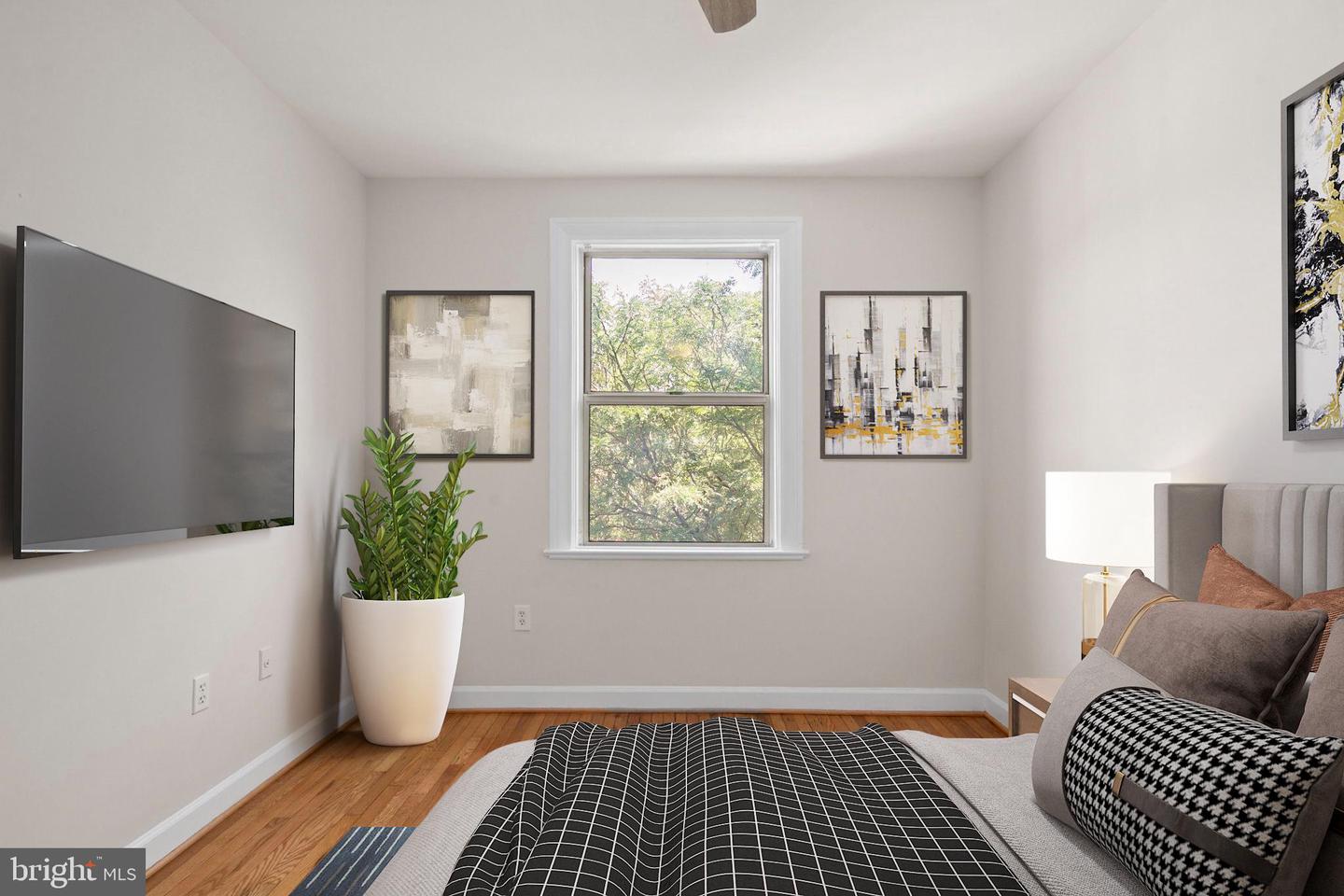 1615 Kenyon St NW #52