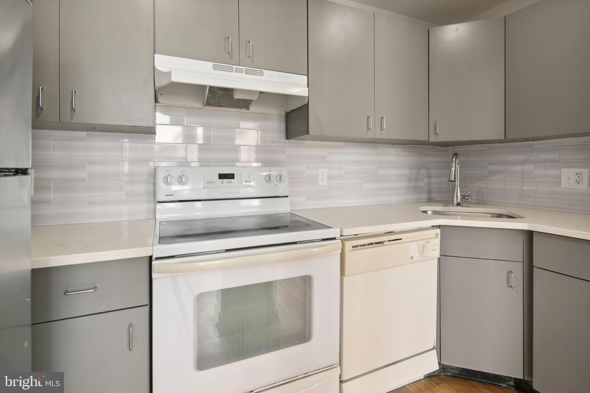 1615 Kenyon St NW #52