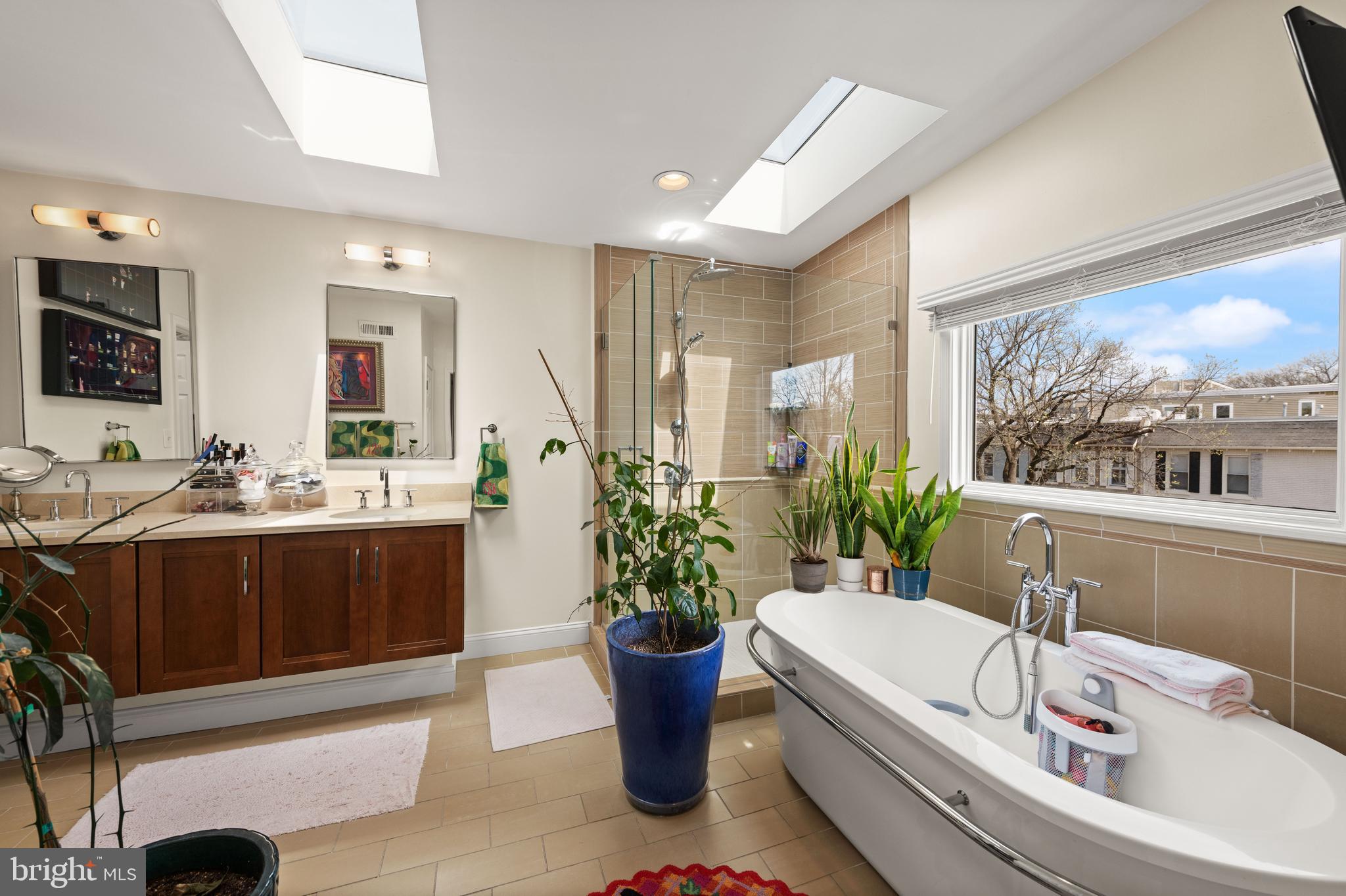 1436 North Carolina Ave NE