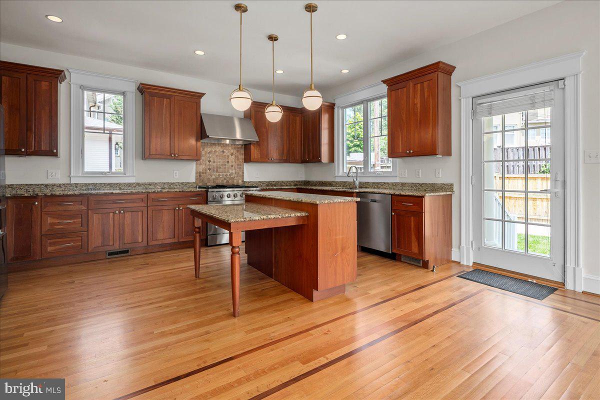 1501 Hamilton St NW