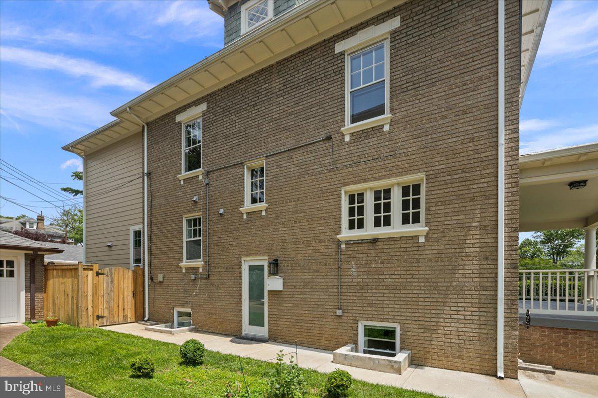 1501 Hamilton St NW