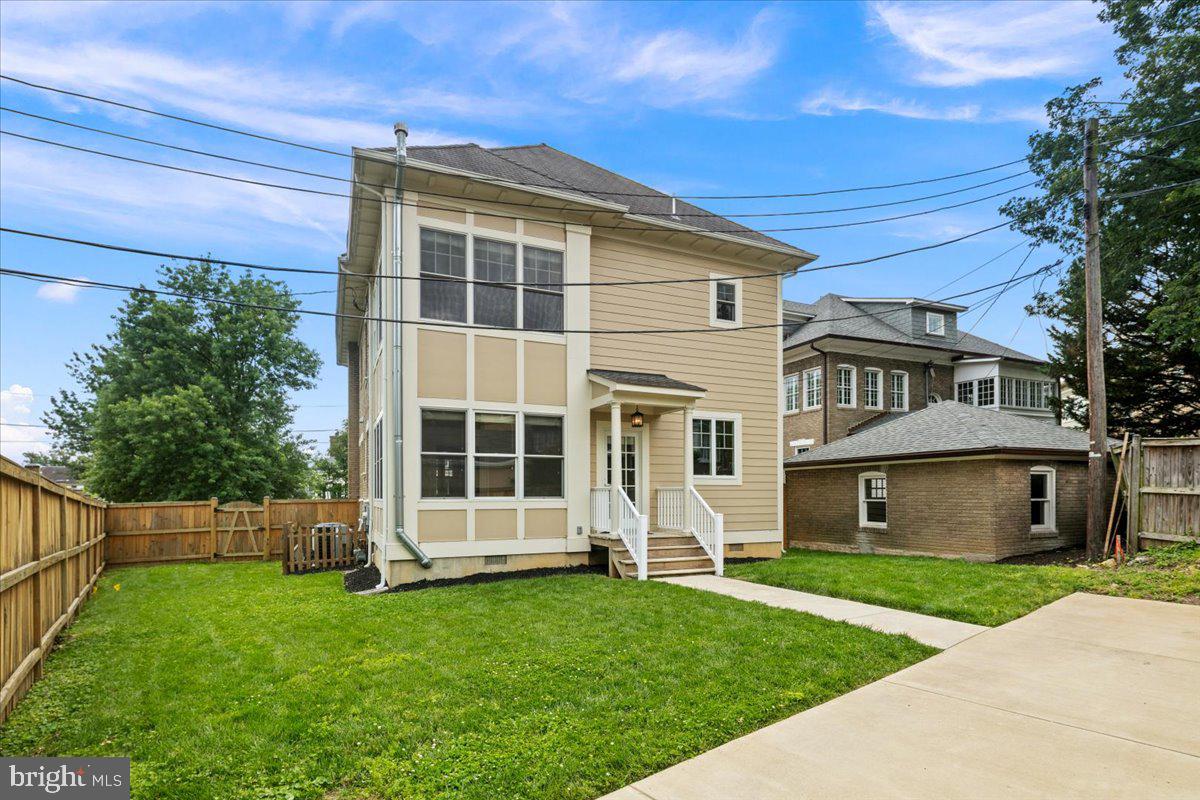 1501 Hamilton St NW